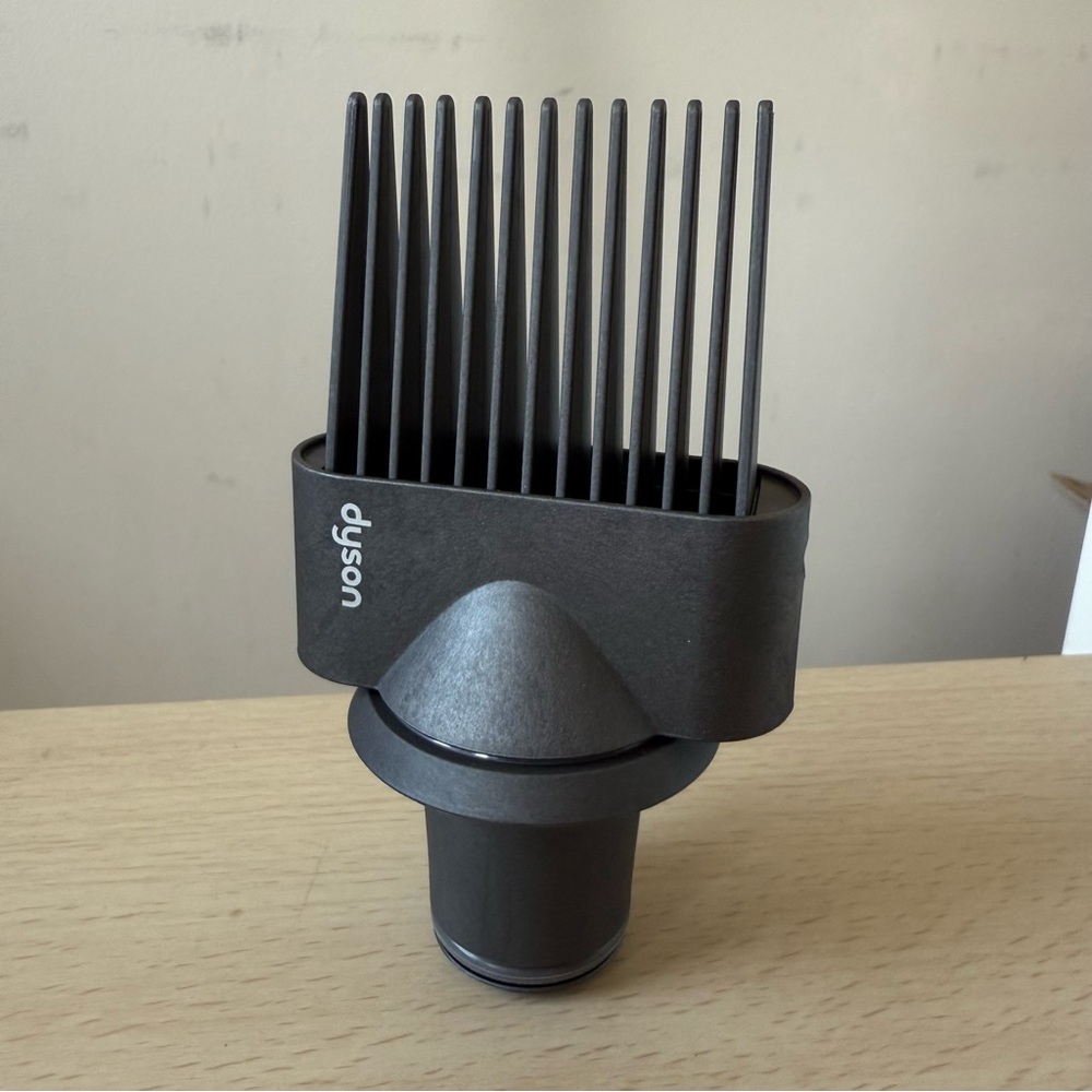 Wide tooth comb attachment for Dyson Supersonic